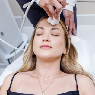 Her Majesty Lifting Facial Package of 6 Treatments